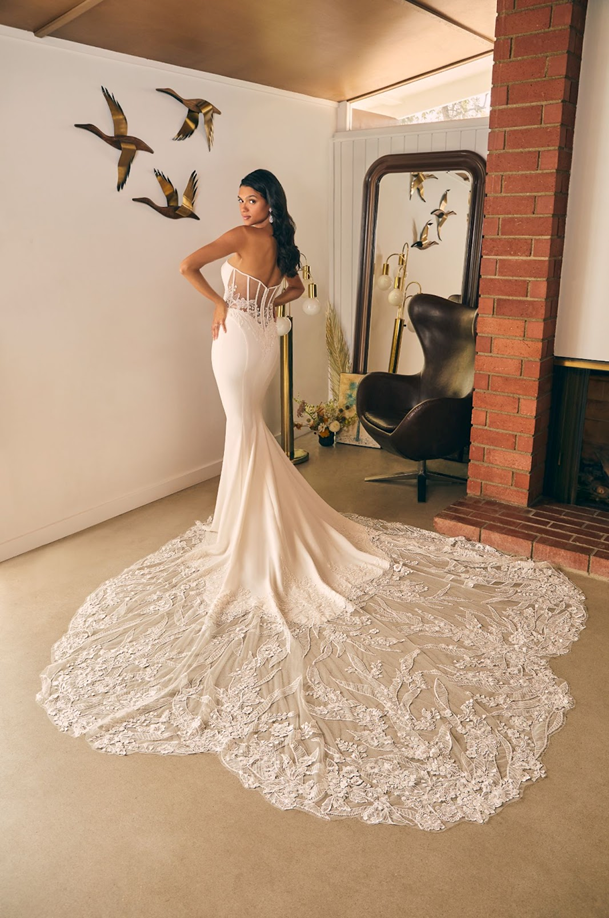 Unveiling 2024 Wedding Dress Trends. Mobile Image